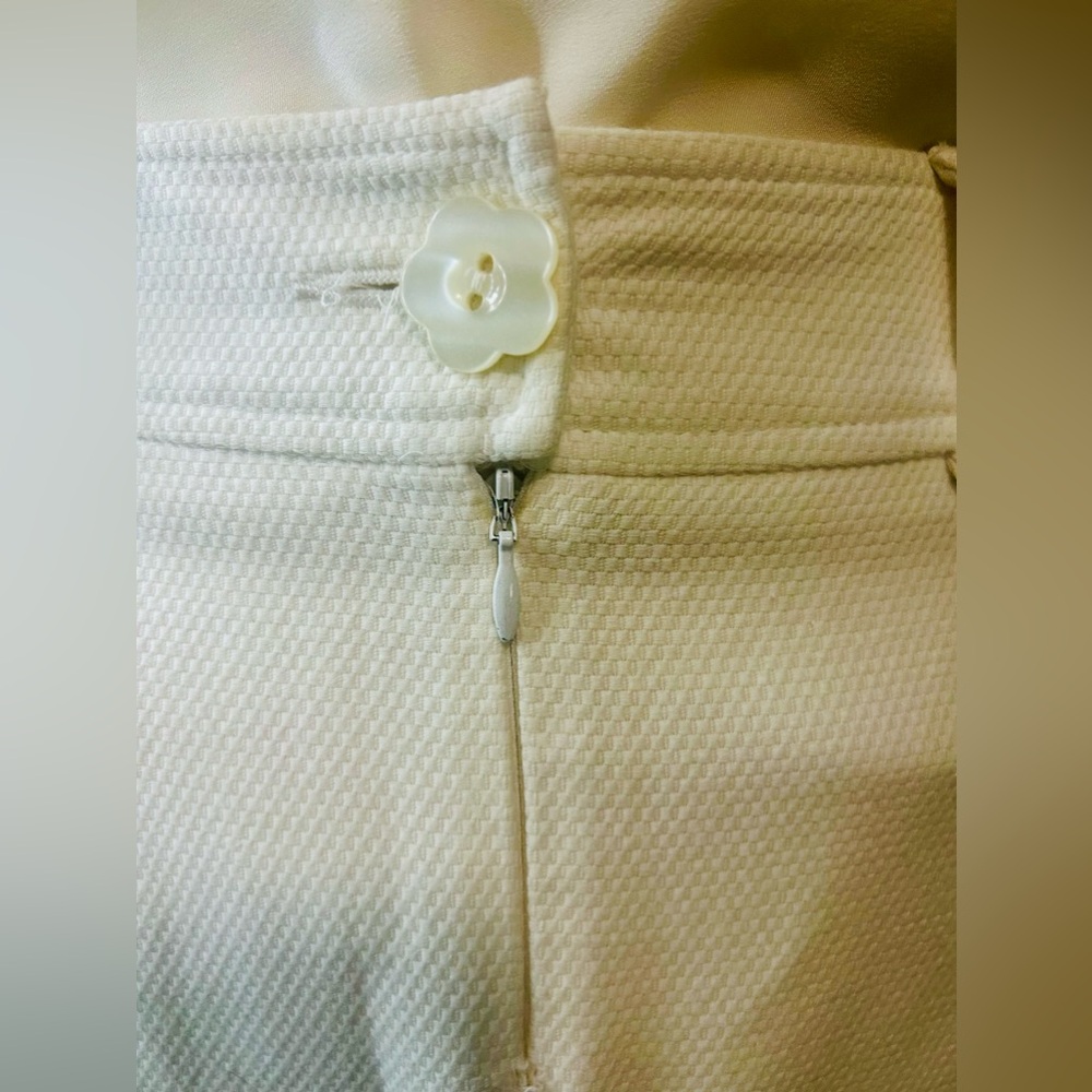Women's Size 8 Unique Vintage-like White Floral Embroidered Skirt - Picture 4 of 7